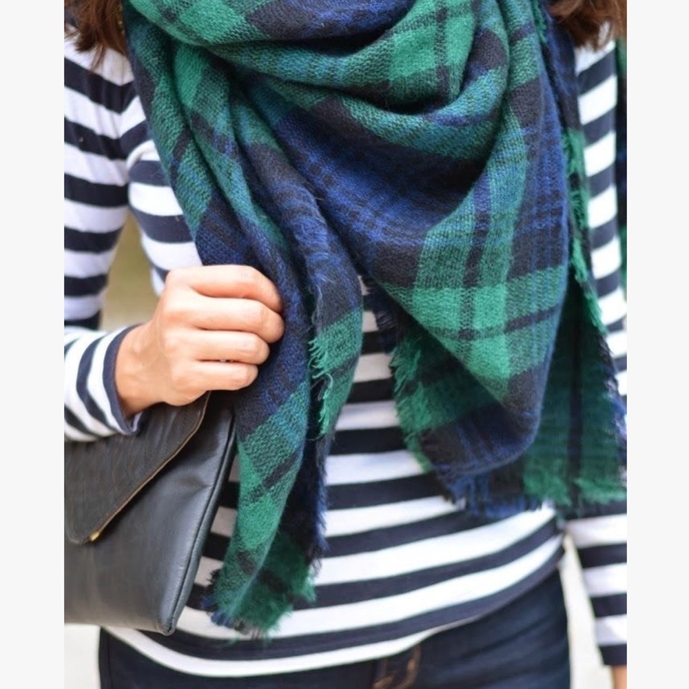Women’s tartan plaid scarf - Picture 2 of 4
